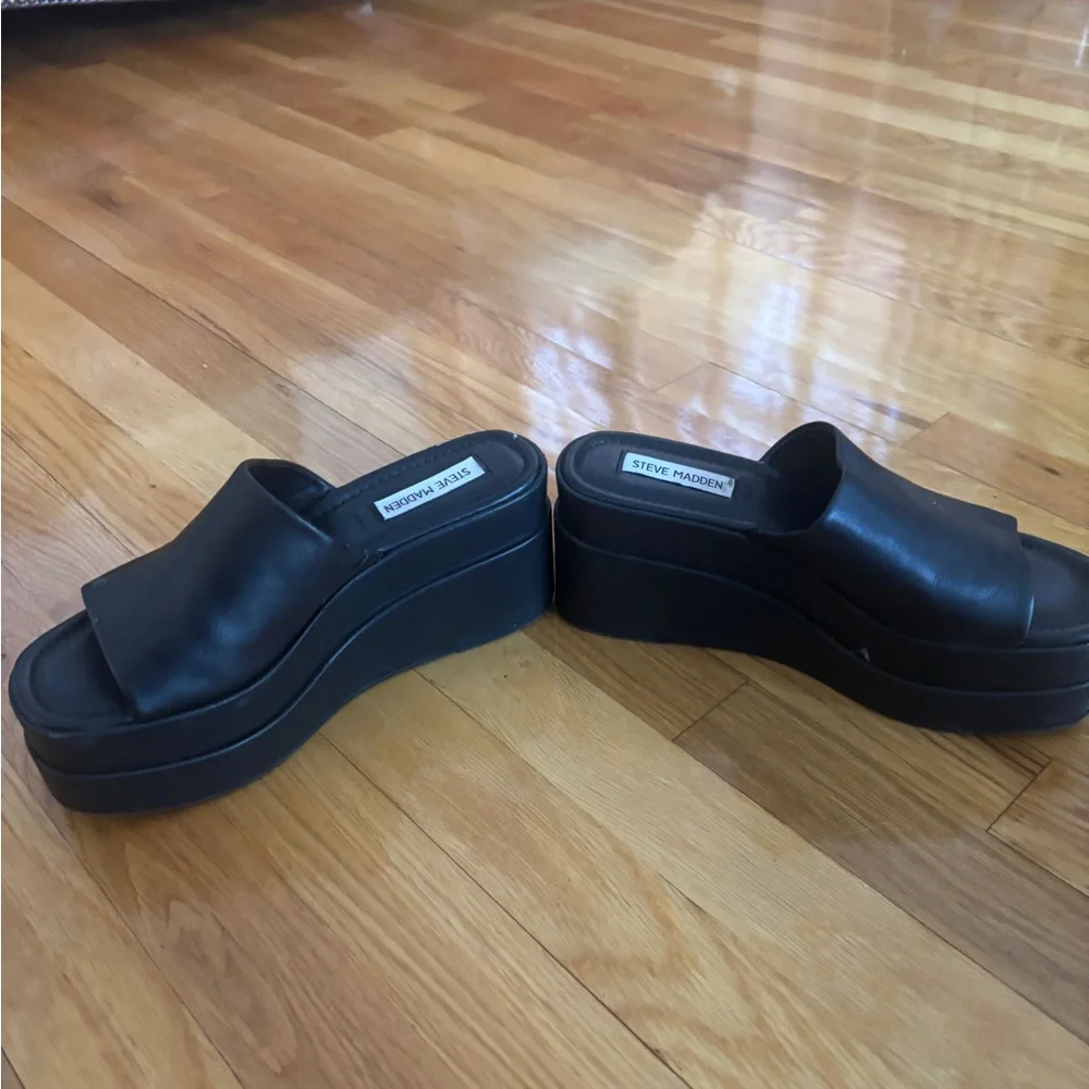 Steve Madden Black Women's Platform Slides - Picture 4 of 8